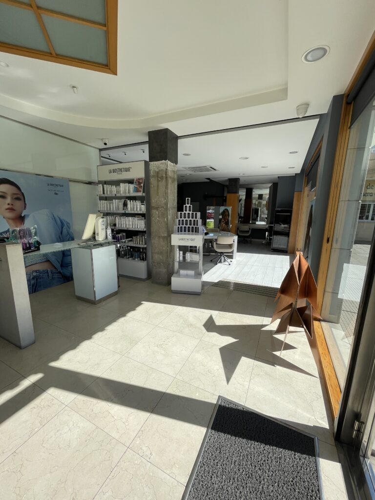 Inicio Interior del salón Nicolás Arcilla en León